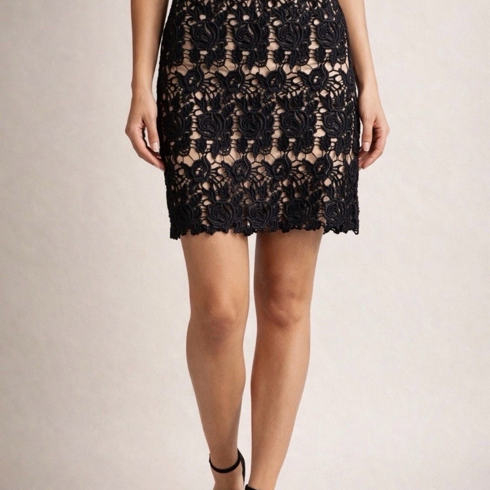 Willi Smith Black Lace Skirt Nude Lining Floral Crochet Overlay Size 10 Elegant